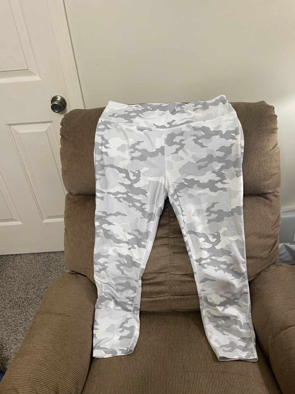Women’s White & Light Gray Camo Leggings - Casual Active Bottoms